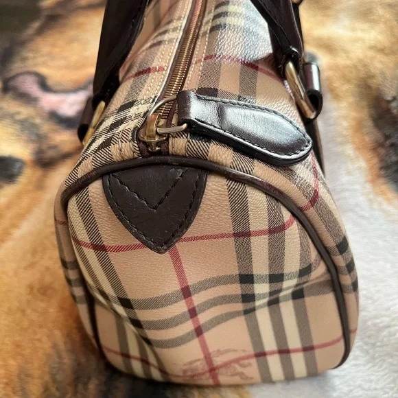 Burberry Boston - Picture 6 of 11